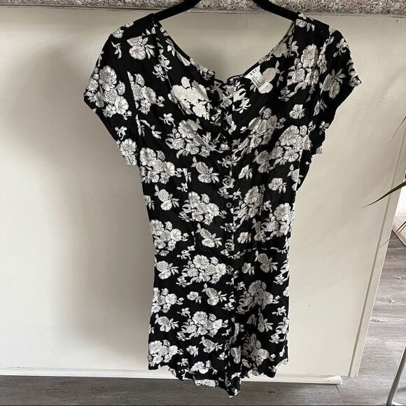 Floral Romper With Lace Up Back - Picture 13 of 13